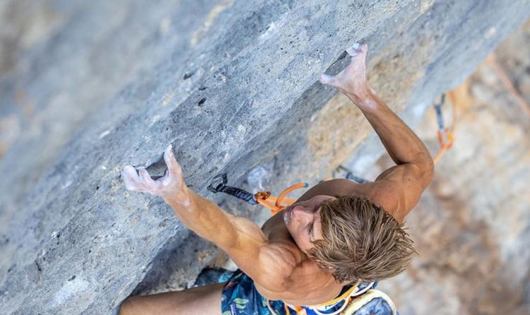 alexander-megos-the-hangboard